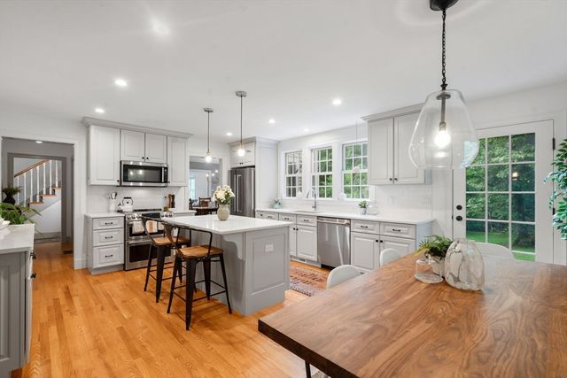 70 S Main St, Sherborn, MA 01770
