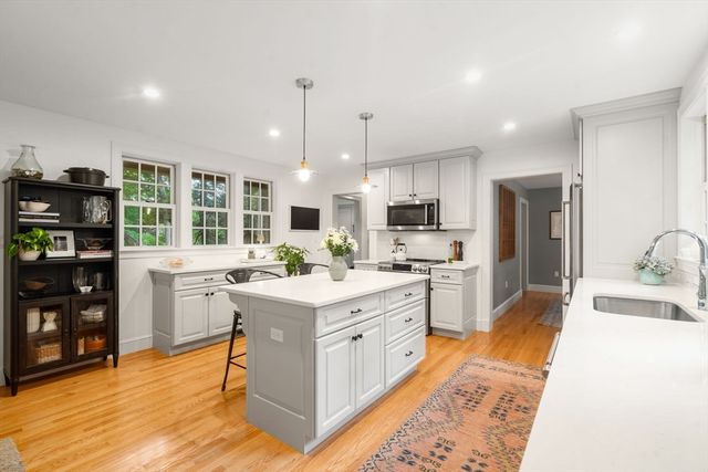 70 S Main St, Sherborn, MA 01770