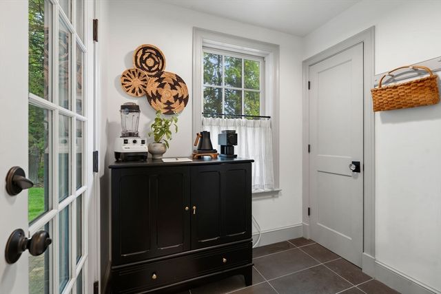 70 S Main St, Sherborn, MA 01770