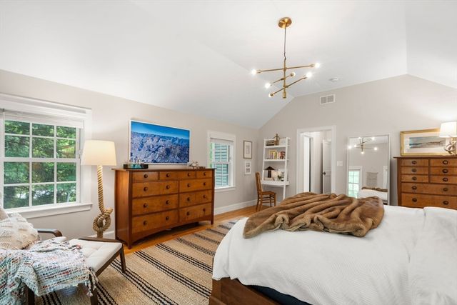 70 S Main St, Sherborn, MA 01770
