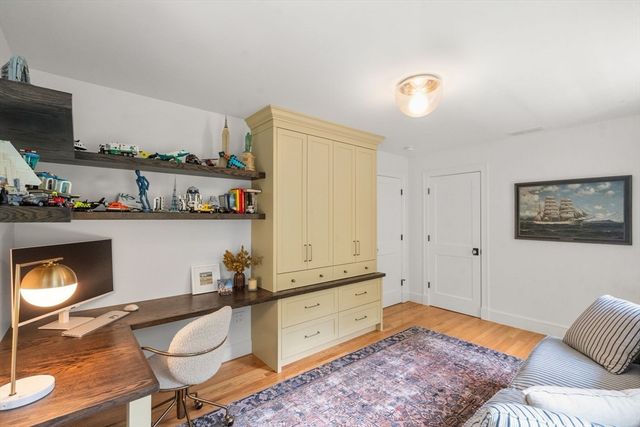 70 S Main St, Sherborn, MA 01770