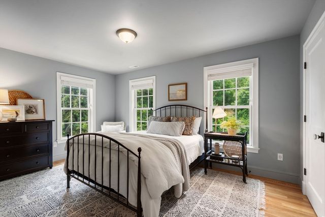 70 S Main St, Sherborn, MA 01770
