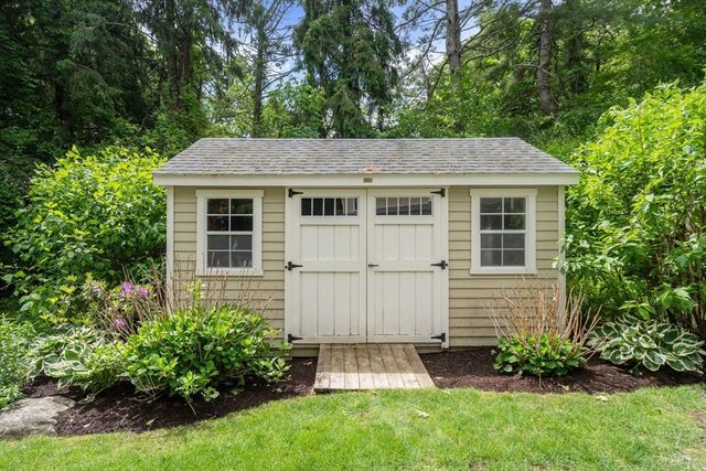 70 S Main St, Sherborn, MA 01770