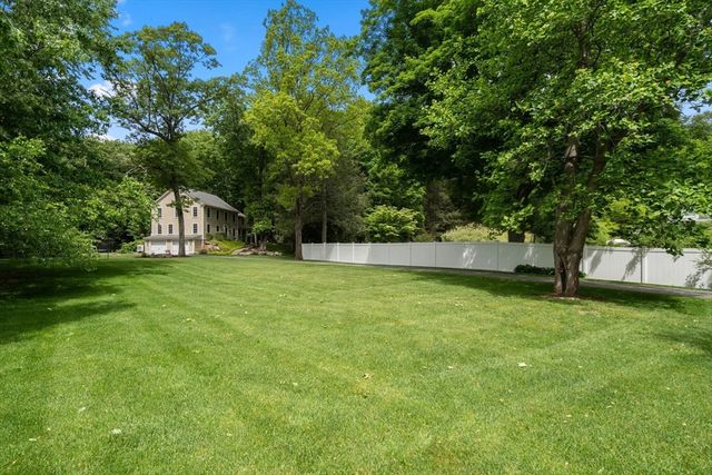 70 S Main St, Sherborn, MA 01770