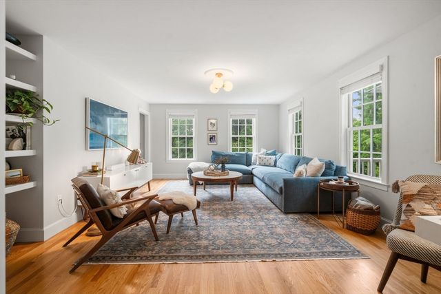 70 S Main St, Sherborn, MA 01770