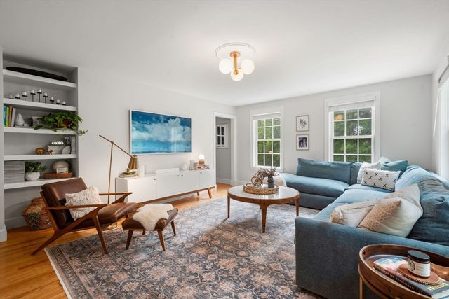 70 S Main St, Sherborn, MA 01770