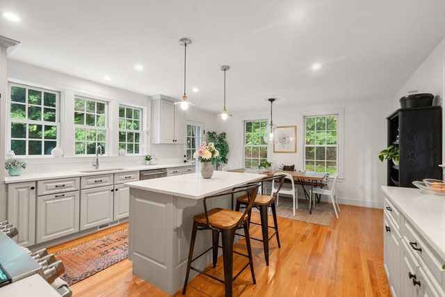 70 S Main St, Sherborn, MA 01770