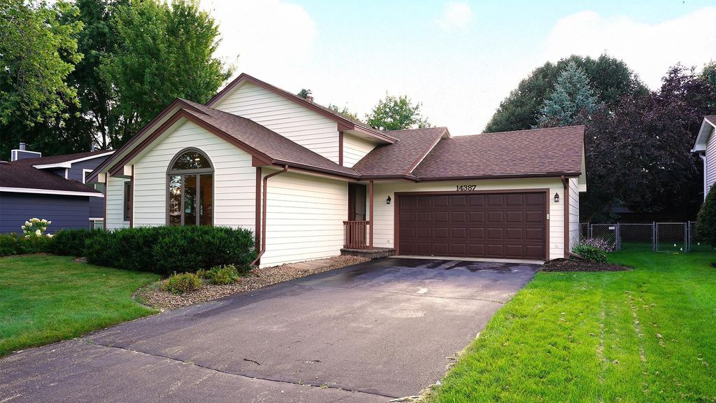 14387 Everest Avenue, Apple Valley, MN 55124