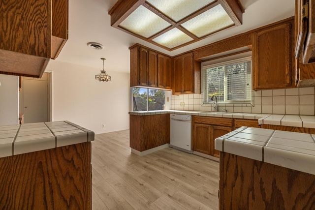 1410 Maplewood Dr, Modesto, CA 95350