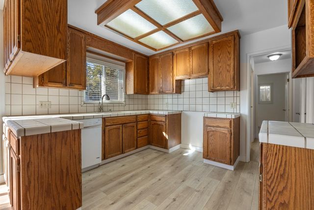 1410 Maplewood Dr, Modesto, CA 95350
