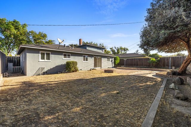 1410 Maplewood Dr, Modesto, CA 95350