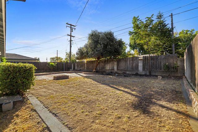 1410 Maplewood Dr, Modesto, CA 95350