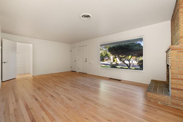 1410 Maplewood Dr, Modesto, CA 95350