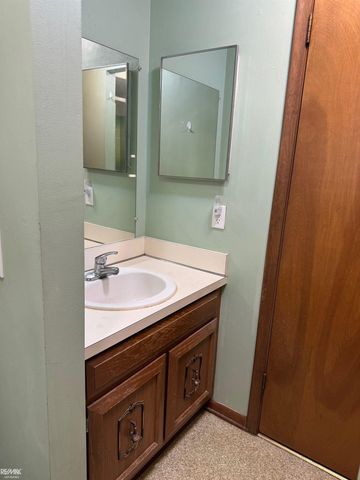 6840 Flintlock Ridge, Shelby Twp, MI 48317