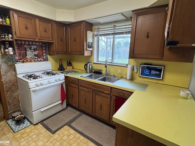 6840 Flintlock Ridge, Shelby Twp, MI 48317