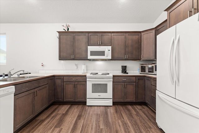 123 S TREELINE St, Airway Heights, WA 99001