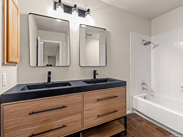 7738 Oakhill Park, San Antonio, TX 78249