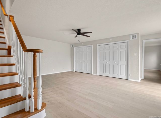7738 Oakhill Park, San Antonio, TX 78249