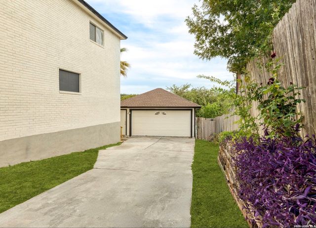 7738 Oakhill Park, San Antonio, TX 78249