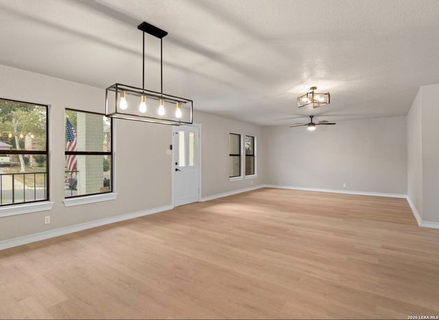 7738 Oakhill Park, San Antonio, TX 78249