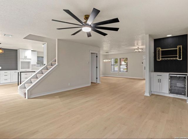 7738 Oakhill Park, San Antonio, TX 78249