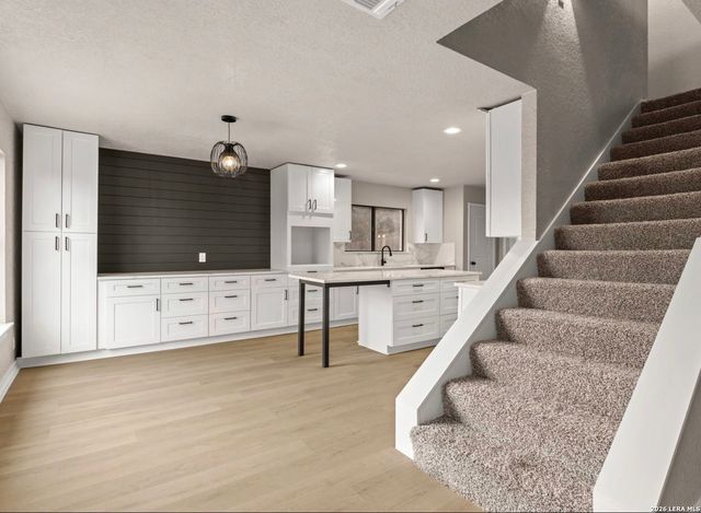 7738 Oakhill Park, San Antonio, TX 78249