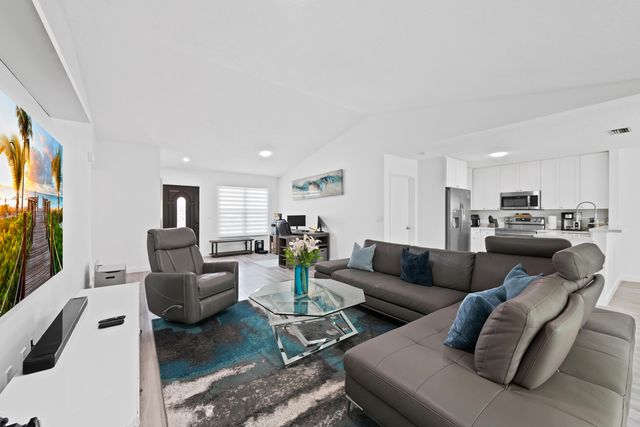 18833 Cloud Lake Circle, Boca Raton, FL 33496
