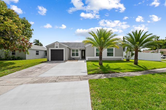 18833 Cloud Lake Circle, Boca Raton, FL 33496