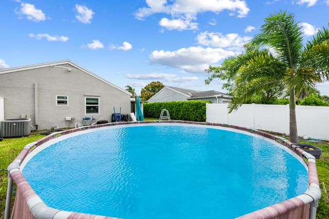 18833 Cloud Lake Circle, Boca Raton, FL 33496