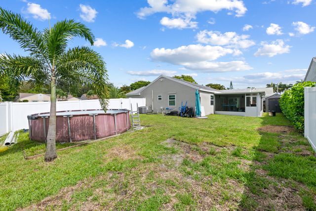 18833 Cloud Lake Circle, Boca Raton, FL 33496