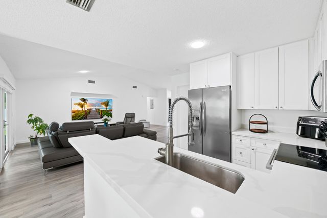 18833 Cloud Lake Circle, Boca Raton, FL 33496
