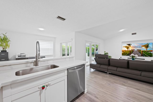 18833 Cloud Lake Circle, Boca Raton, FL 33496