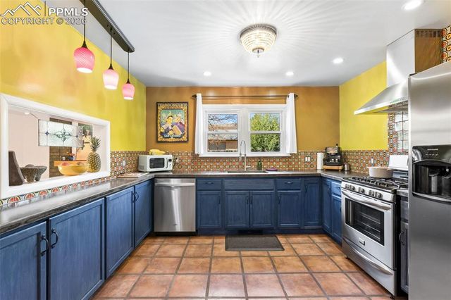 207 Beckers Lane, Manitou Springs, CO 80829