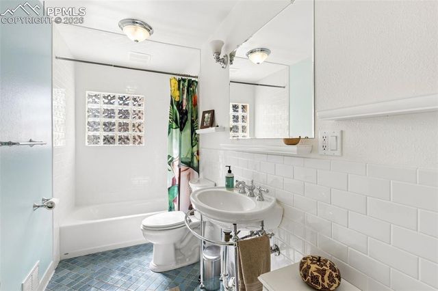 207 Beckers Lane, Manitou Springs, CO 80829