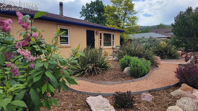 207 Beckers Lane, Manitou Springs, CO 80829