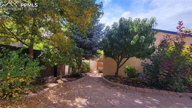 207 Beckers Lane, Manitou Springs, CO 80829