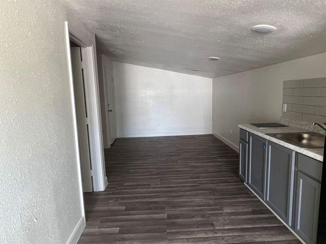 201 Eastwood Unit 5 Street 5, Houston, TX 77011