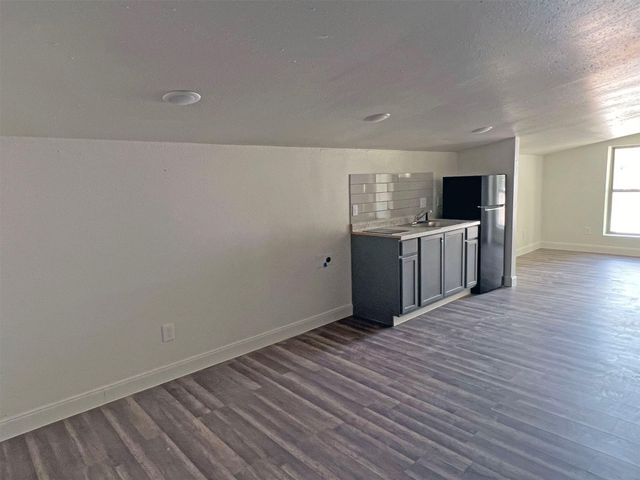201 Eastwood Unit 5 Street 5, Houston, TX 77011