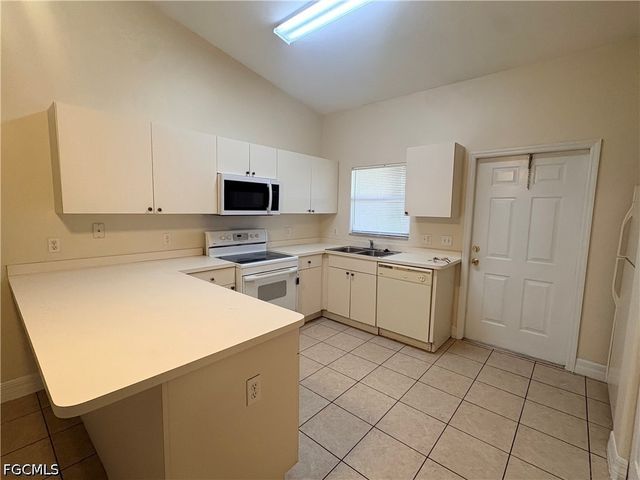 1713 SW 33rd TER, Cape Coral, FL 33914