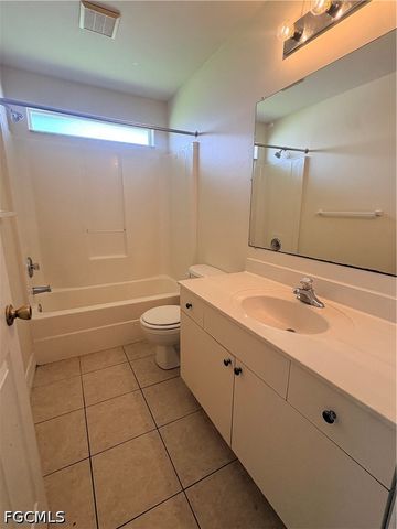 1713 SW 33rd TER, Cape Coral, FL 33914