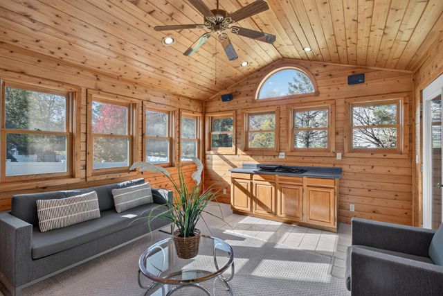 1896 Catalina Drive, Woodbury, MN 55125