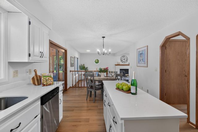1896 Catalina Drive, Woodbury, MN 55125