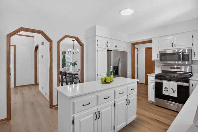 1896 Catalina Drive, Woodbury, MN 55125