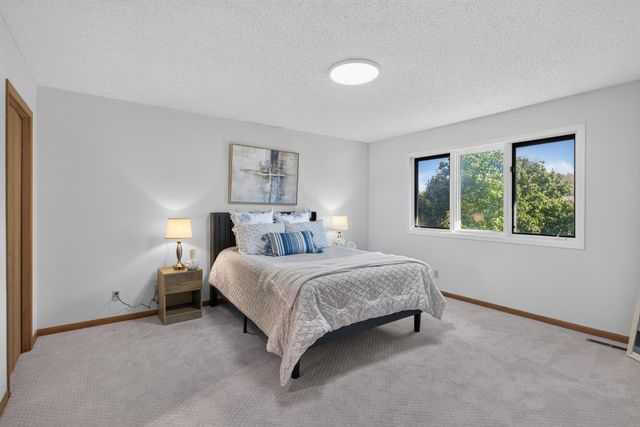 1896 Catalina Drive, Woodbury, MN 55125