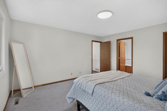 1896 Catalina Drive, Woodbury, MN 55125