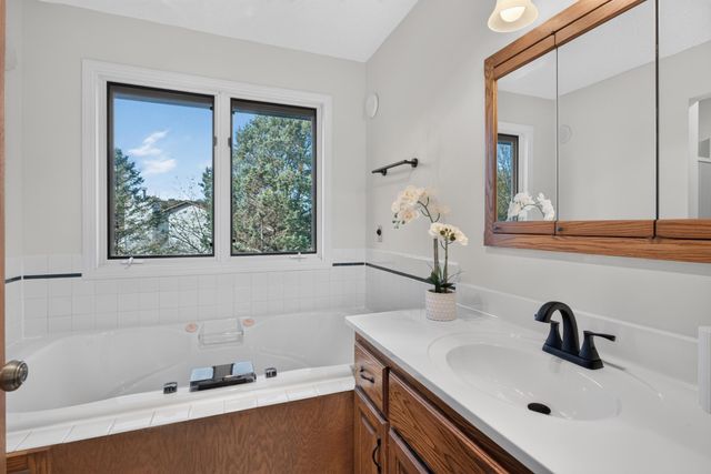 1896 Catalina Drive, Woodbury, MN 55125