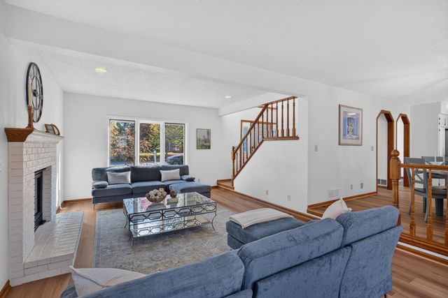 1896 Catalina Drive, Woodbury, MN 55125