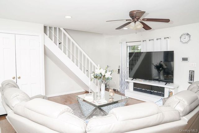 1369 N Clinton Avenue, Bay Shore, NY 11706
