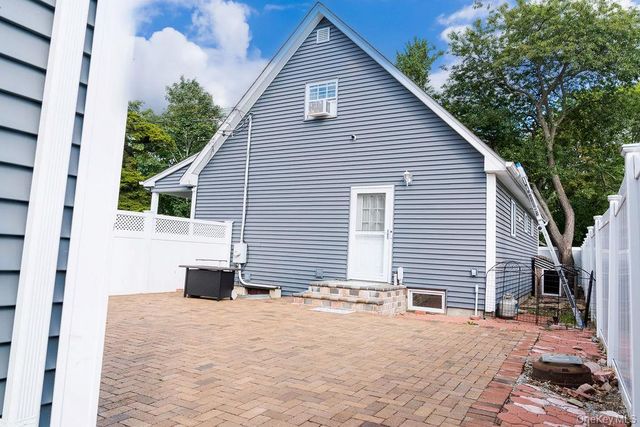 1369 N Clinton Avenue, Bay Shore, NY 11706