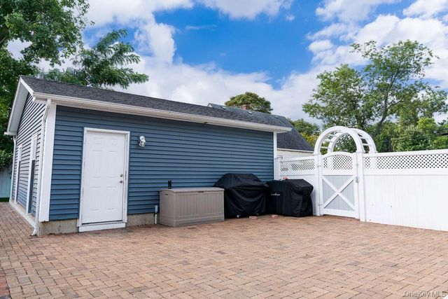 1369 N Clinton Avenue, Bay Shore, NY 11706